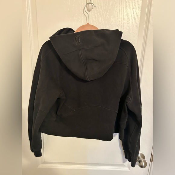 ๐ค Black cropped 1/2 zip lululemon Scuba with hood M/L - Picture 2 of 3